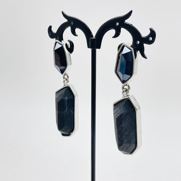 SIMPLY VERA Vera Wang Signed Earrings Black Faceted Stone Drop Silver Tone Mod - Picture 5 of 10